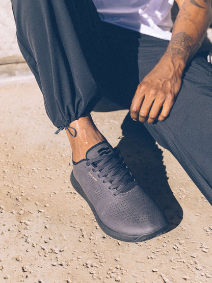 Strike Mvmnt Sueze EZ Trainer Black Smoke