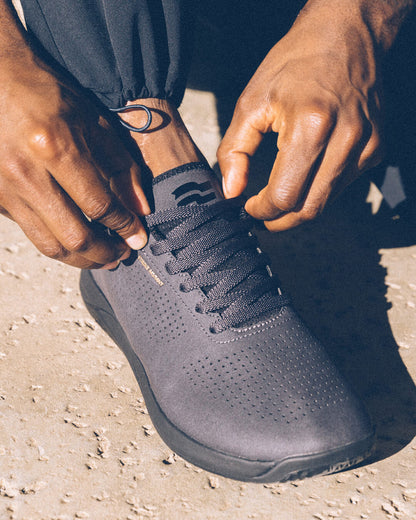 Strike Mvmnt Sueze EZ Trainer Black Smoke