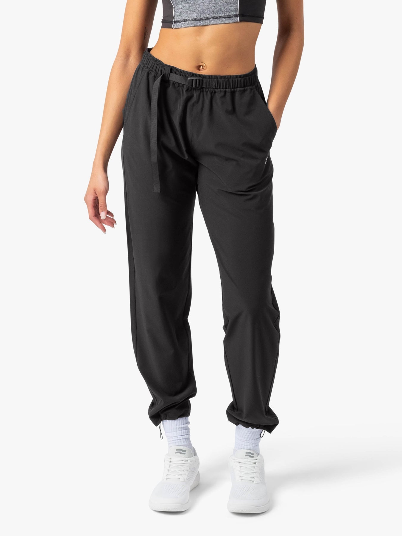 Strike Mvmnt Field TrackPant - Flag QuickDry Phantom Black