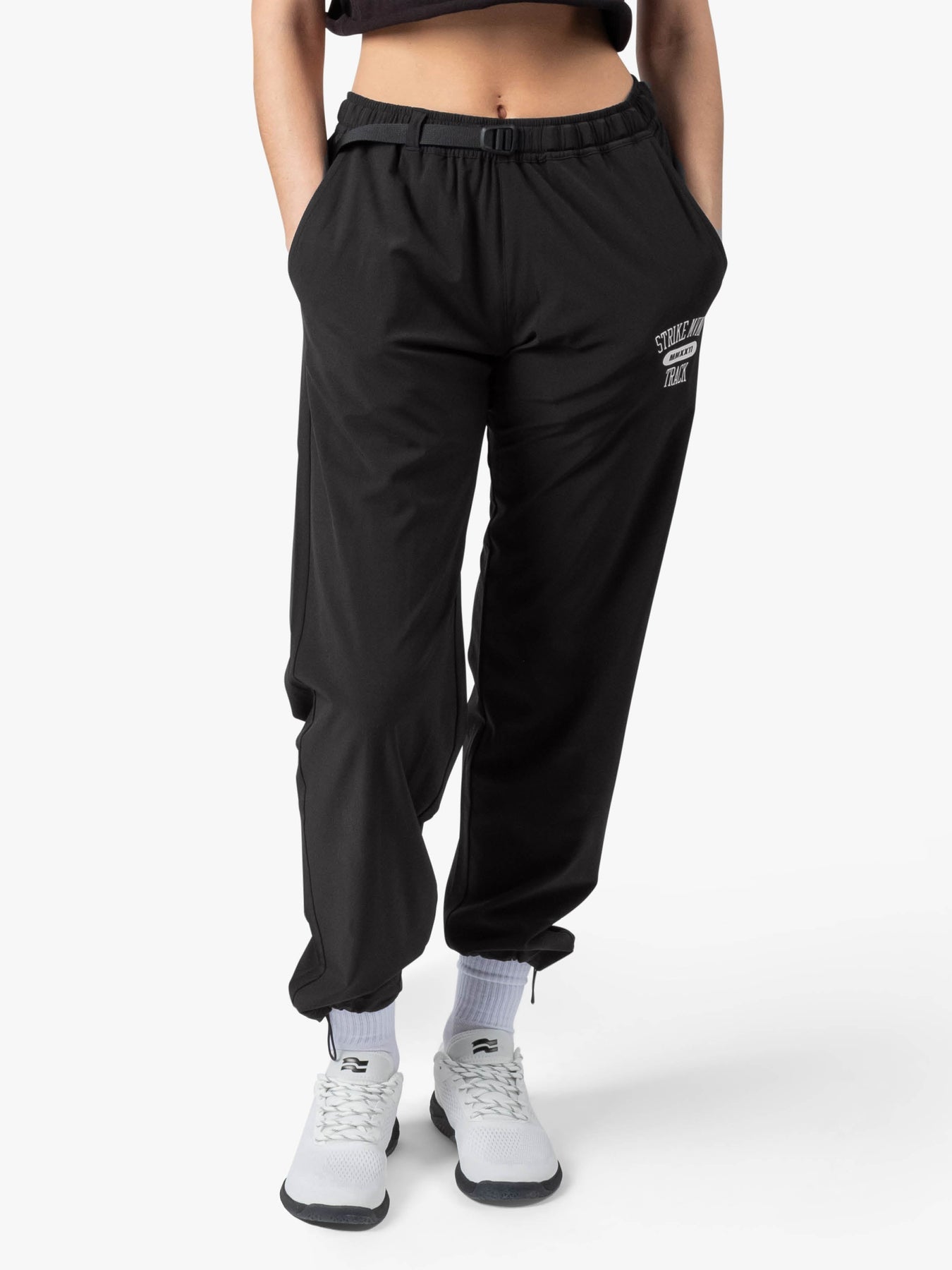 Strike Mvmnt Field TrackPant - Track QuickDry Phantom Black / White
