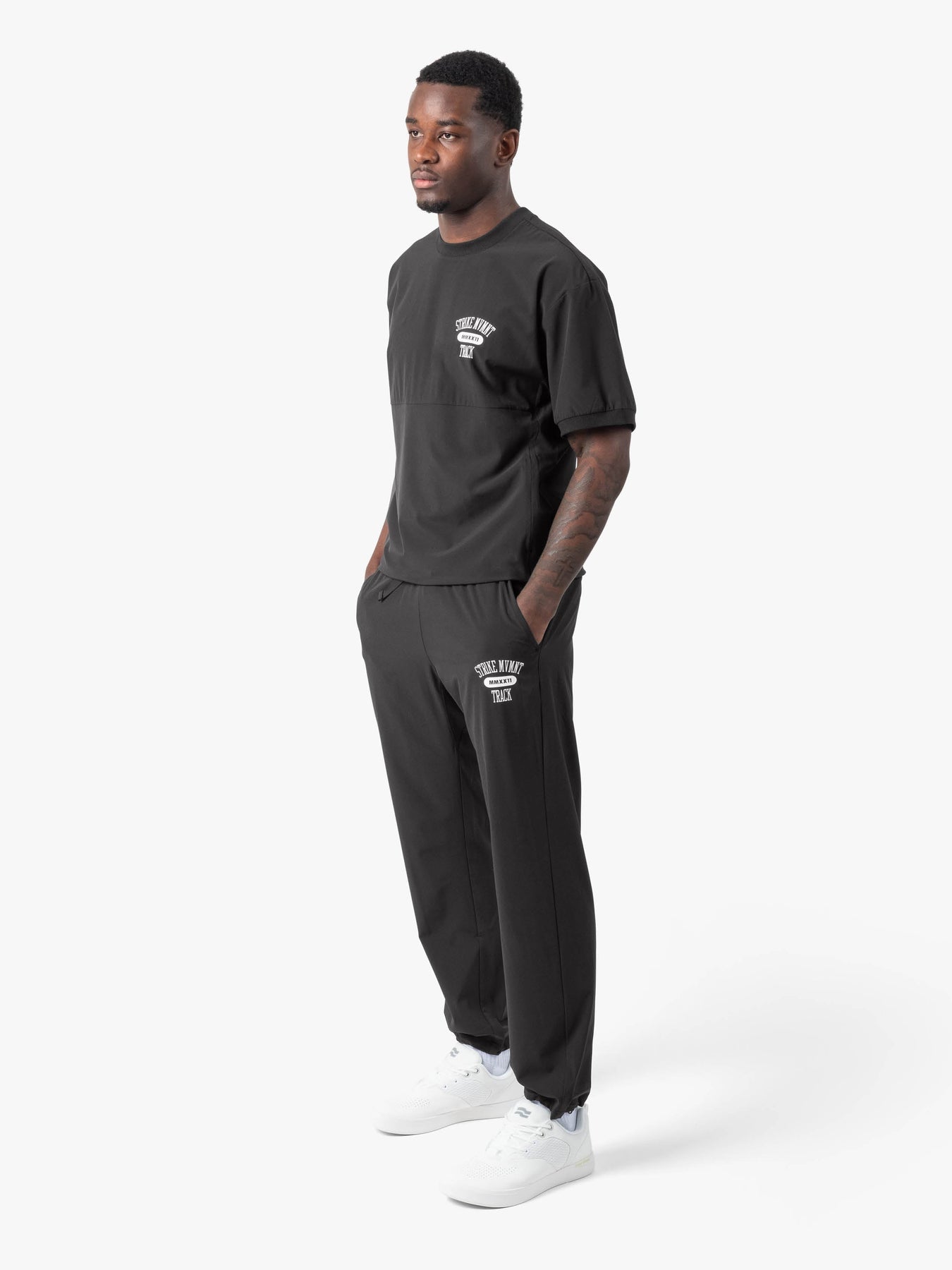 Strike Mvmnt Field TrackShirt - Track QuickDry Phantom Black / White